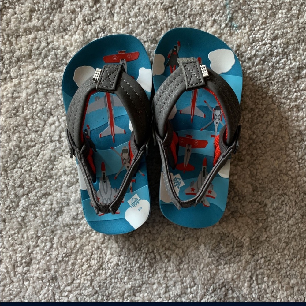NWOT toddler reef flip flops